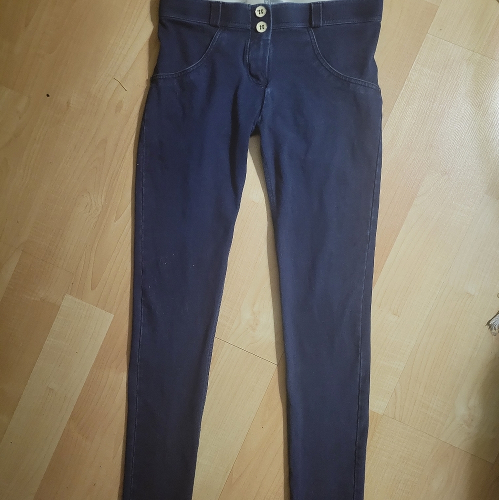 Livify Freddy jegging style pants
